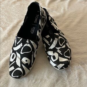 TOMS Women's Monochrome Patterned Flats